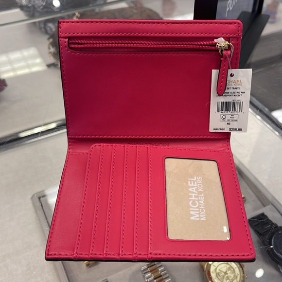 Michael Kors Jet Set Travel Passport Wallet
Electric Pink Signature NWT - Picture 10 of 16